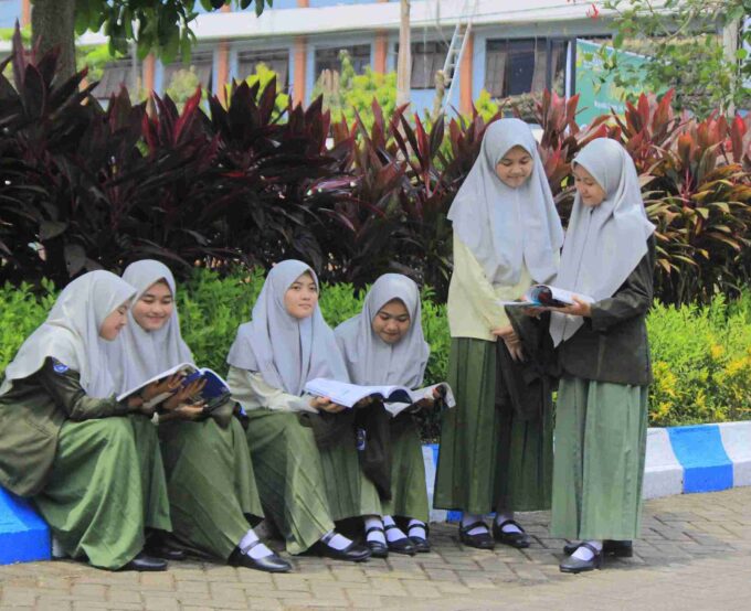 Mendalami Manfaat Pentingnya Belajar di Pesantren